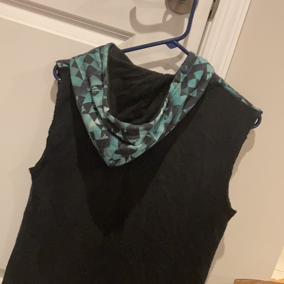 Carbon Brand Hooded Sleeveless Vest! - Picture 5 of 5